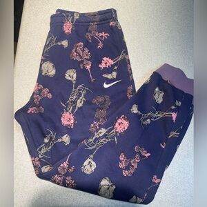 NIKE Sportswear Club Men Size XL Purple Floral Print Fleece Jogger Pants